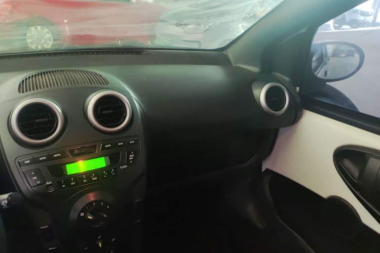 Used BYD F0 2015 1.0L XuanKu Model Audio And AC Panel