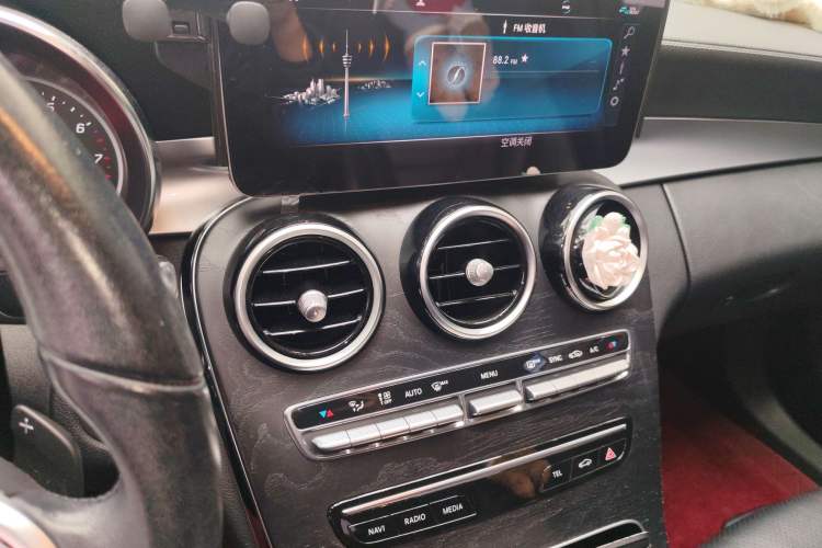 Used Mercedes-Benz C-Class 2019 C 180 L Fashion Edition Sport Version Audio And AC Panel