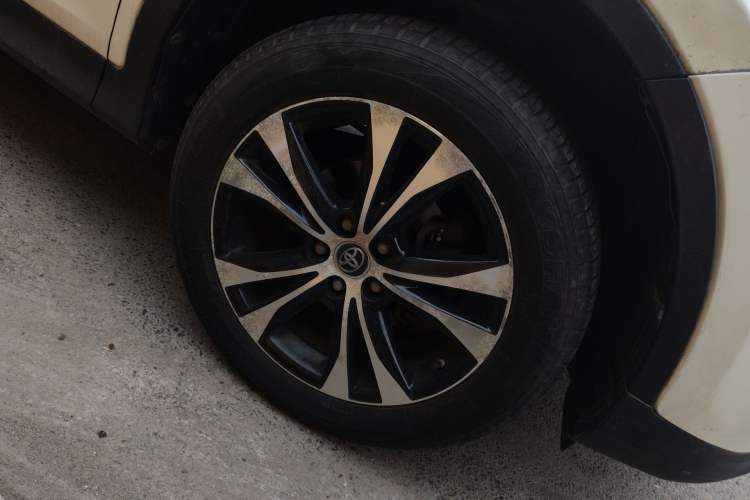 Used Toyota RAV4 2015 2.5L Automatic 4x4 Elite Edition Right Front Wheel Hub