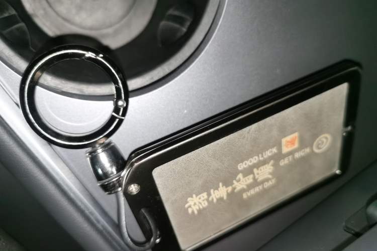 Used Tesla Model Y 2024 Long-Range All-Wheel-Drive Version Vehicle Key