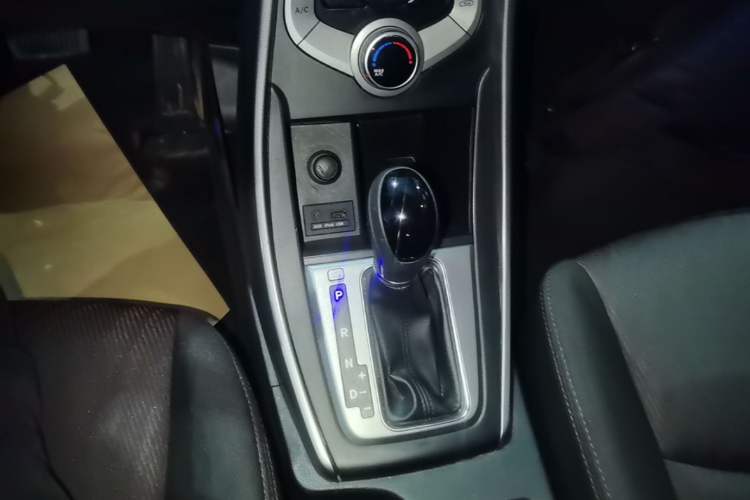 Used Hyundai Elantra (5th Generation / Langdong) 2015 1.6L Automatic Fashion Model