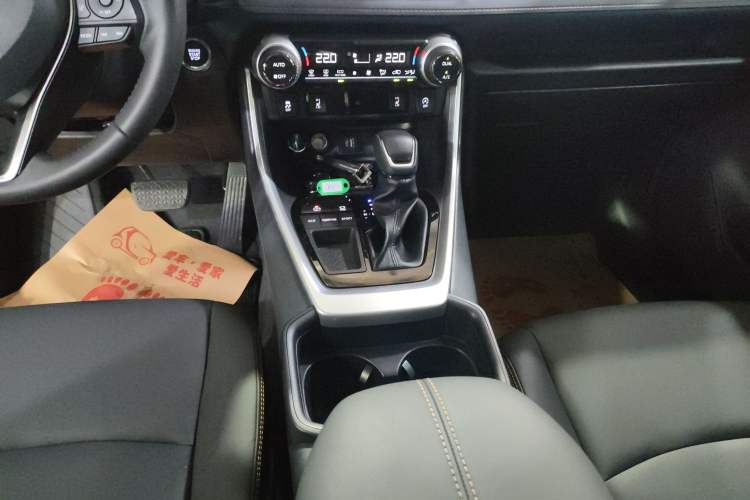 Used Toyota RAV4 2024 2.0L CVT Two-Wheel Drive Fashion Plus Edition Gear Lever