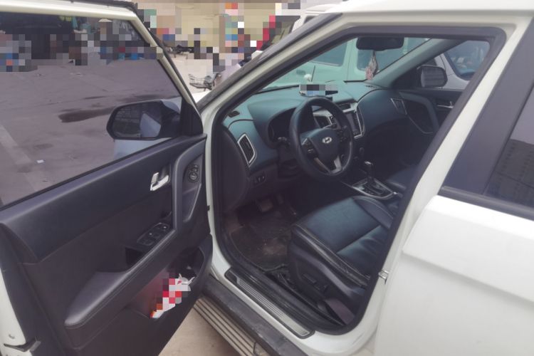 Used Hyundai ix25 2015 1.6L Automatic Two-Wheel-Drive Deluxe DLX Model Interior 3