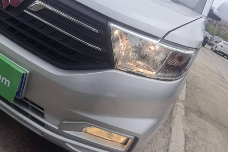 Used Wuling Hongguang V 2022 1.5L Enjoy Edition Electric-Powered LAR Left Front Headlight