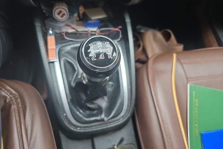 Used Bestune B30 2016 1.6L manual luxury version Gear Lever