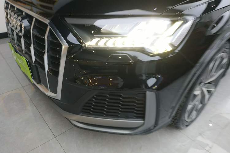 Used Audi Q7 2021 55 TFSI quattro S line Sport model