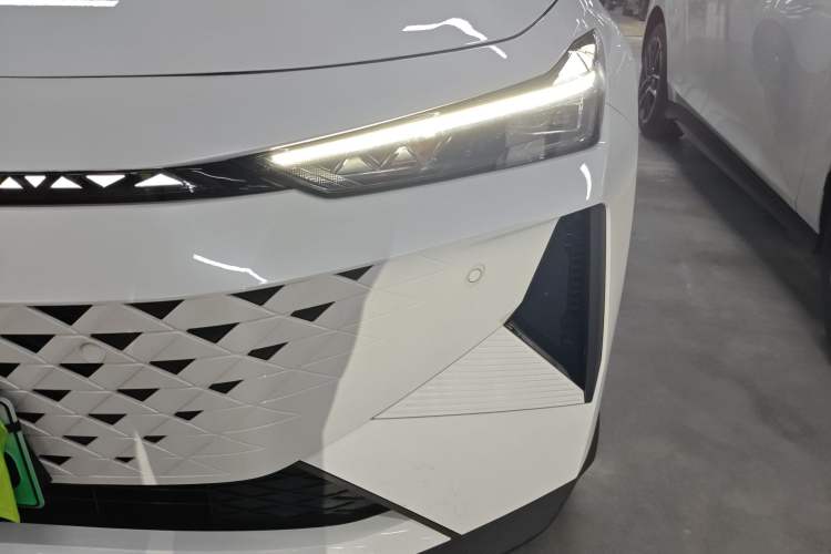 Used Changan UNI-V iDD 2024 Blue Whale Smart Electric iDD 136km Luxury Model