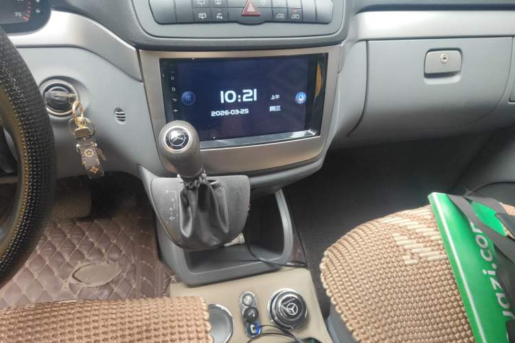 Used Mercedes-Benz Vito 2011 2.5L 7-seater executive version Gear Lever