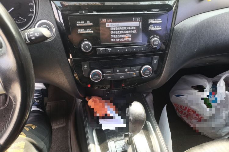 Used Nissan X-Trail 2015 2.0L CVT Comfort MAX Edition 2WD Audio And AC Panel