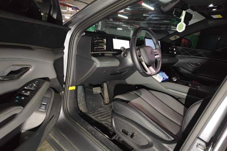 Used BYD Qin L 2024 DM-i 120KM Beyond Model
