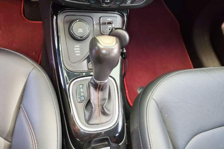 Used Jeep Compass 2019 220T Automatic Family Enjoyment Four-Wheel Drive Edition
