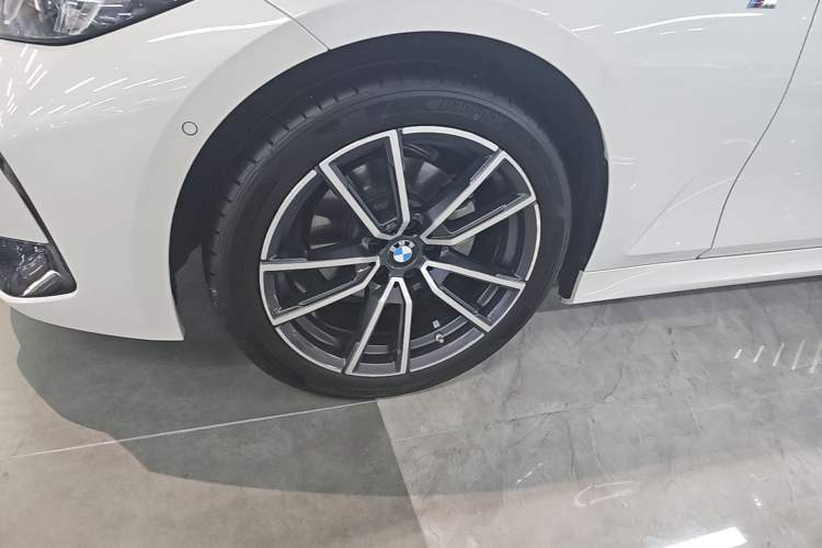 Used BMW 3 Series 2025 325Li M Sport Package Exterior 4