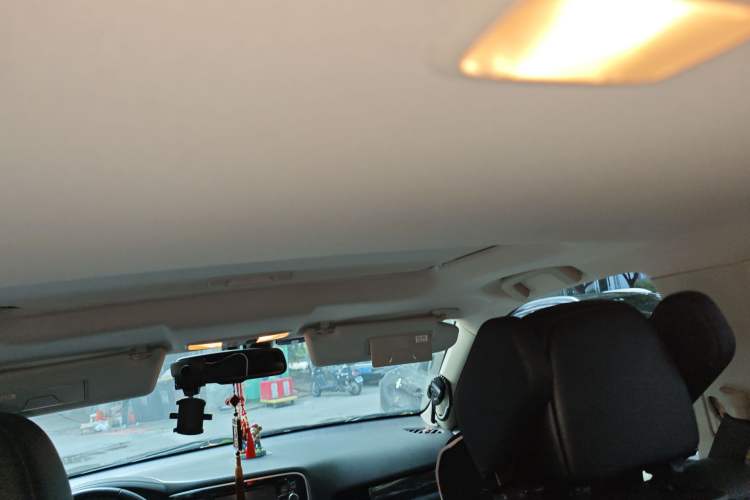 Used Mitsubishi Outlander 2016 2.4L 4x4 Elite Edition 7-Seater Headliner