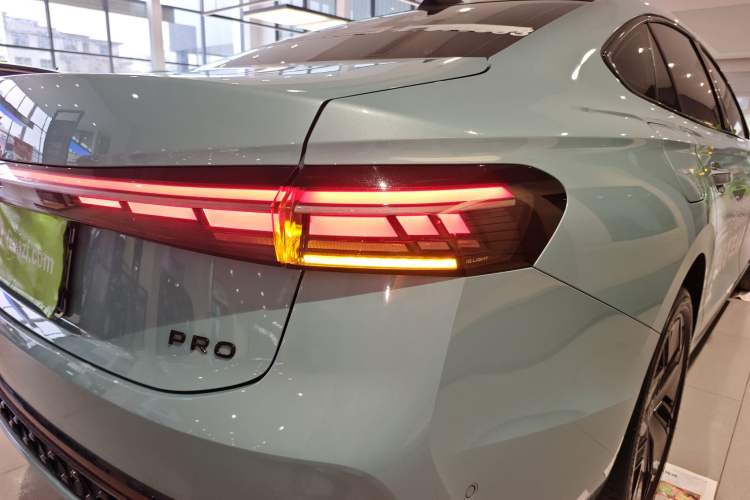 Used Volkswagen Passat 2025 Pro 380TSI Starry Dragon Luxury Edition
