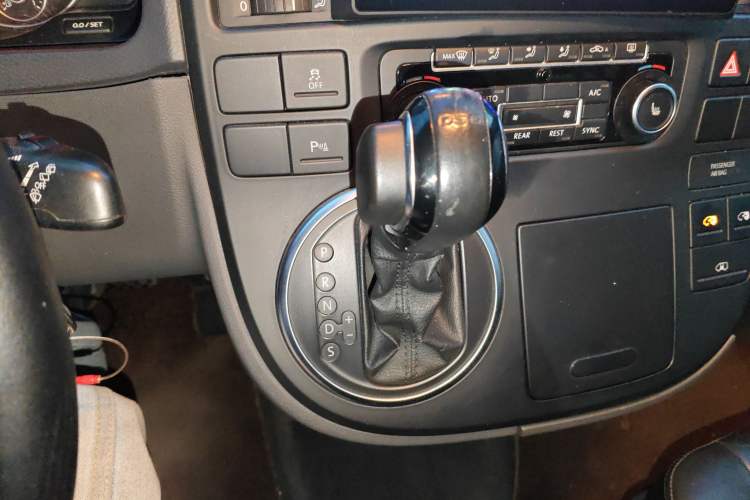 Used Volkswagen Multivan 2012 2.0 TSI Two-Wheel-Drive Luxury Edition