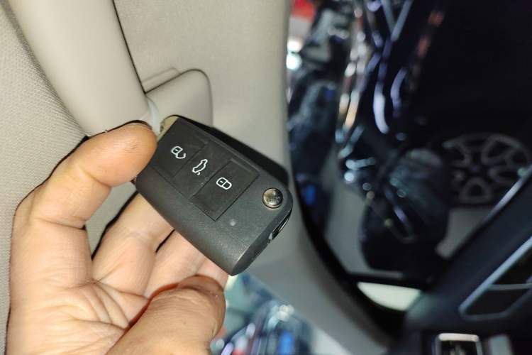 Used Volkswagen Tiguan L 2024 Outstanding Model 330TSI Automatic Two-Wheel Drive R-Line Dragon Glory Edition Interior 1