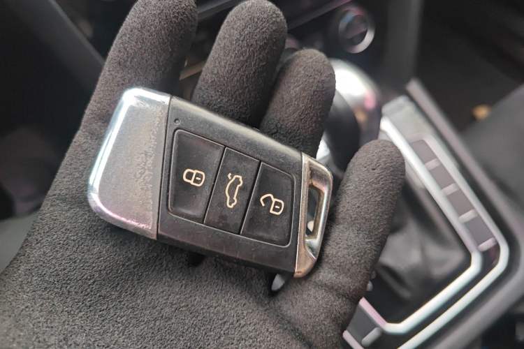 Used Volkswagen Magotan 2017 330TSI DSG Luxury Model Vehicle Key