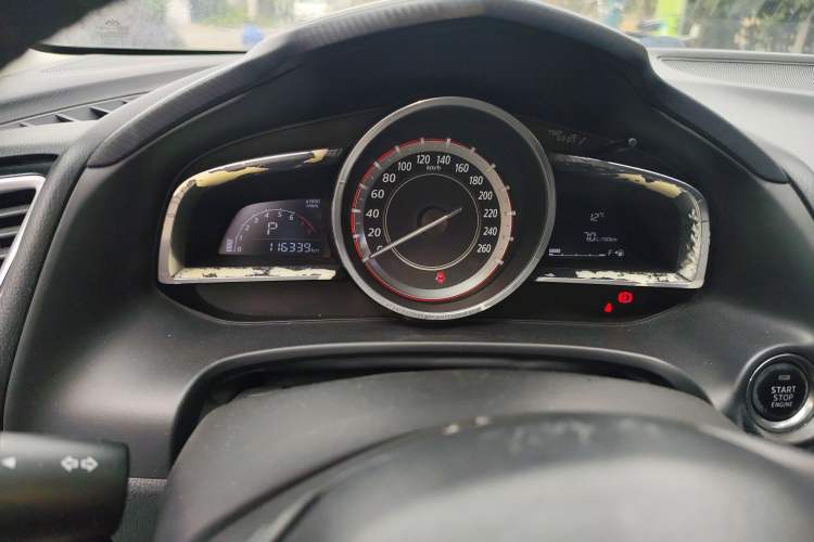 Used Mazda 3 Axela 2014 Sedan 1.5L Automatic Luxury Model