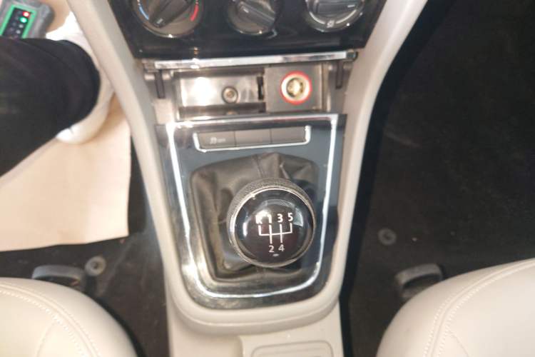 Used Volkswagen Bora 2014 1.6L Manual Fashion Edition
