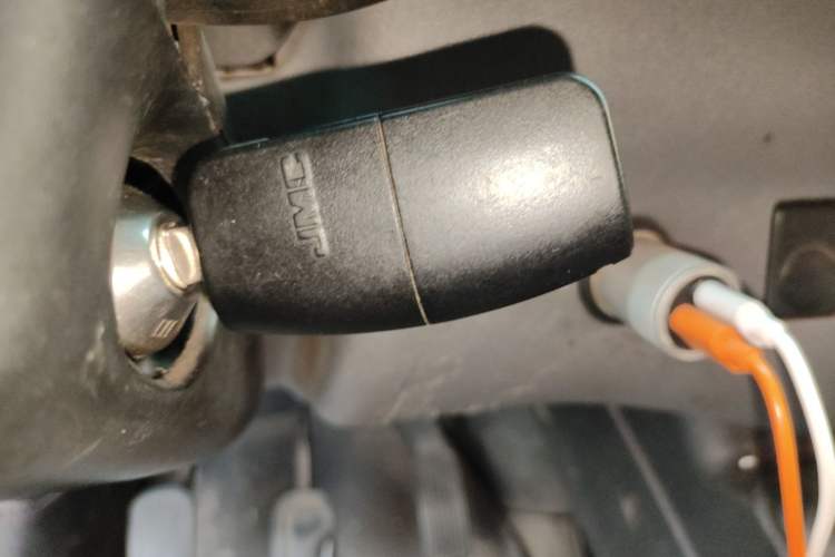 Used JMC Transit 2017 2.8T Commercial Version Short Wheelbase Mid-Roof 6/7/8-Seater JX493 Vehicle Key