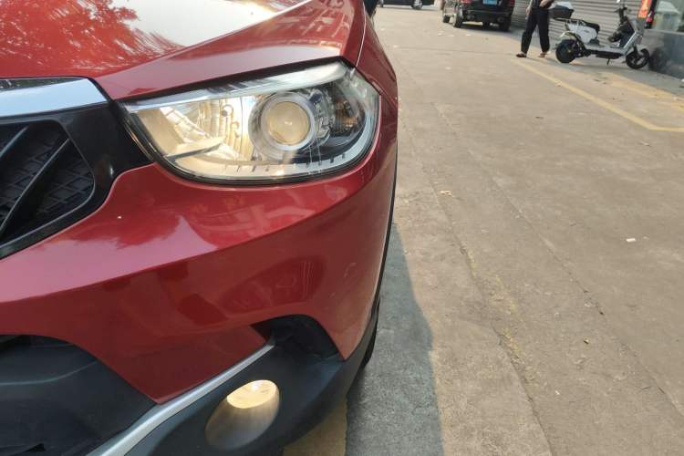 Used Brilliance V3 2016 1.5L Manual Elite Version Left Front Headlight