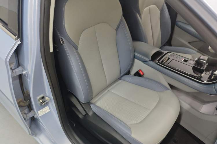 Used Rising ER6 2020 620 km Smart Edition
