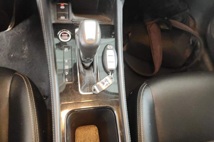 Used Nissan Kicks 2022 1.5L CVT XV Luxury Edition Gear Lever