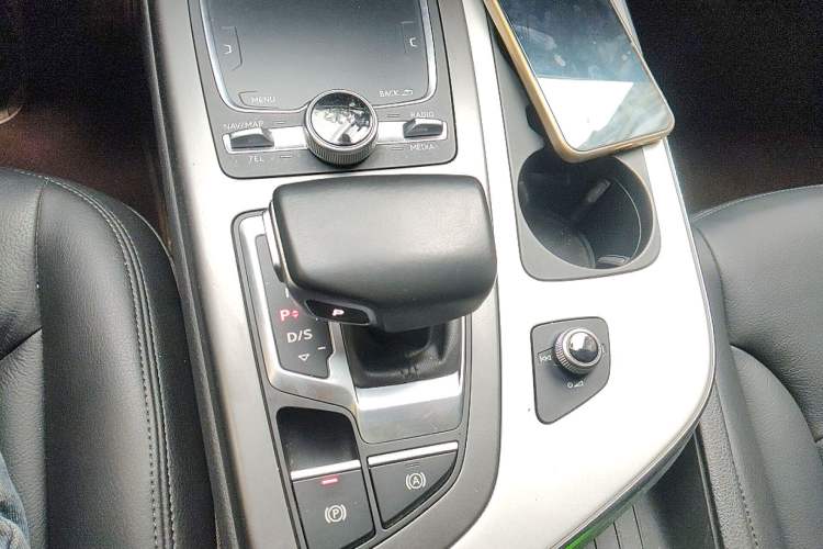 Used Audi Q7 2019 55 TFSI Technology Edition Gear Lever