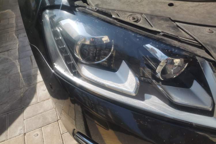 Used Volkswagen Magotan 2013 2.0 TSI Prestige Model Right Front Headlight