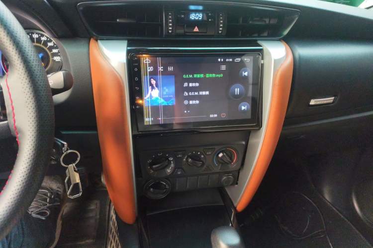 Used Toyota Fortuner  Audio And AC Panel
