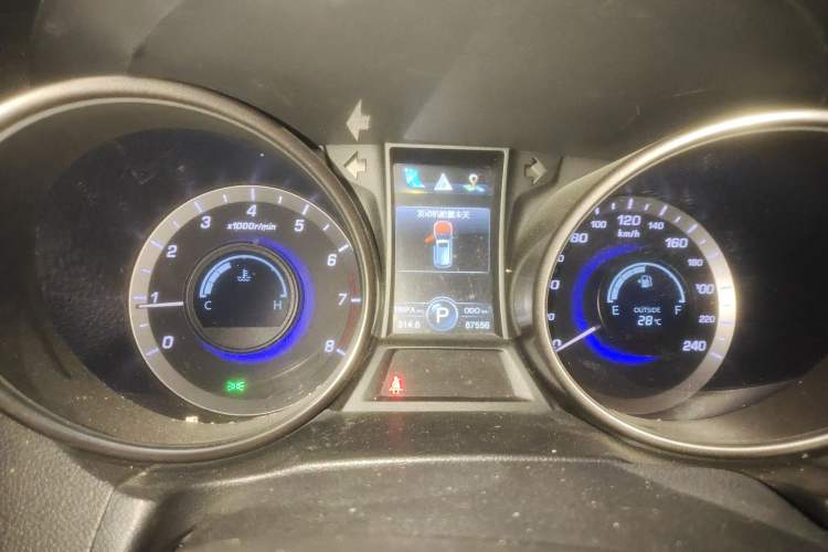 Used CHANGAN CS75 2016 1.8T Automatic Elite Model China V Standard Odometer Close Up