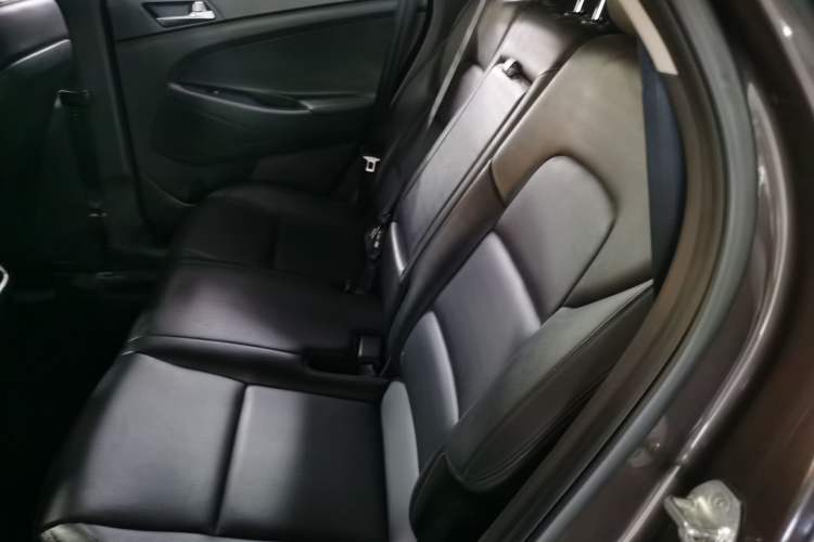 Used Hyundai Tucson 2015 1.6T Dual-Clutch Two-Wheel-Drive Smart Model Left Rear Seat