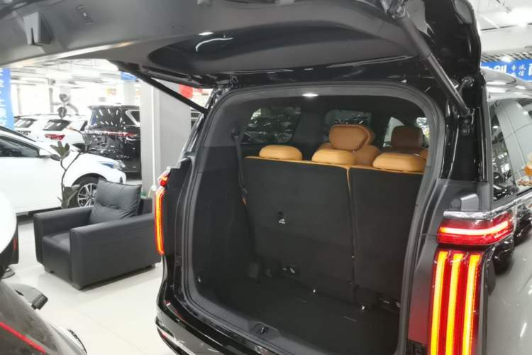 Used Wey Gaoshan 2025 Four-Wheel Drive Alpine 8 Trunk