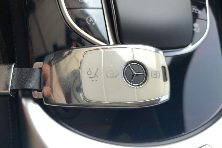 Used Mercedes-Benz GLC 2020 Facelifted GLC 260 L 4MATIC Dynamic Edition Vehicle Key