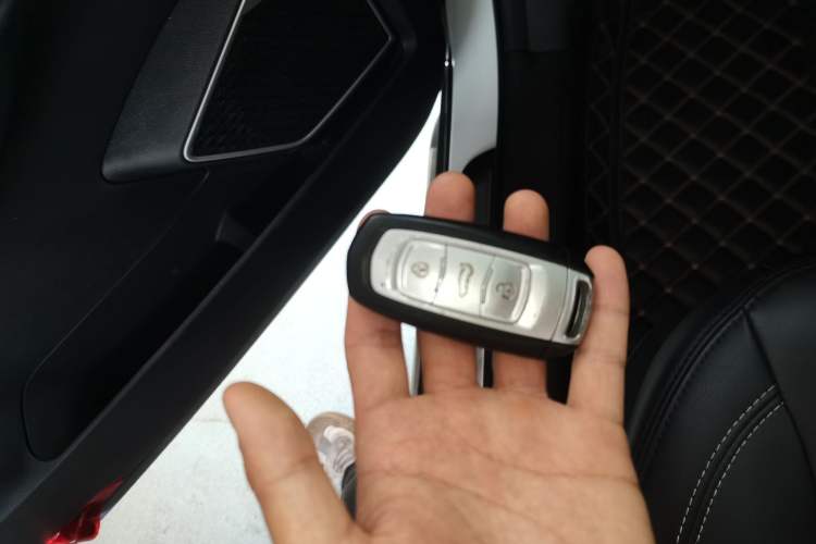 Used Geely Auto Emgrand X7 Sport 2020 1.8TD DCT Two-Wheel Drive Smart Connect 4G-Enabled Version