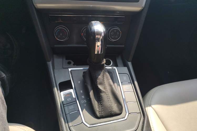 Used Volkswagen Lamando 2019 230TSI DSG Fashion Edition China V Standard Gear Lever