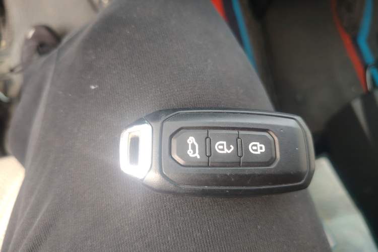 Used Ford Transit T8 2024 T8 2.3T Diesel Automatic Mid-axle Mid-roof 7-seater Business & Travel Edition
