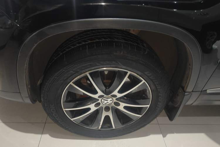 Used Volkswagen Tiguan 2015 1.8TSI Automatic Two-Wheel Drive Luxury Model Left Front Wheel Hub