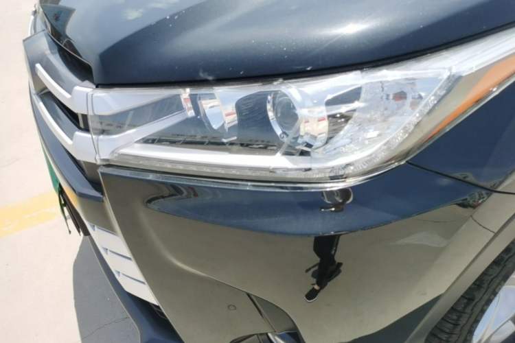 Used Toyota Highlander 2018 2.0T Four-Wheel Drive Luxury Edition 7 Seats China V Emission Standard

