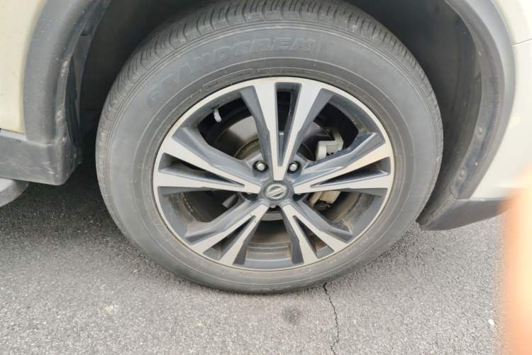 Used Nissan X-Trail 2017 2.5L CVT Leading Edition 4WD Right Front Wheel Hub