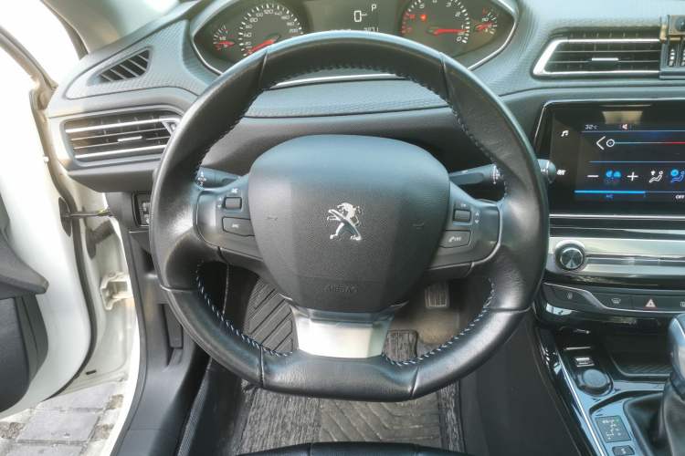 Used Peugeot 308 2019 1.6L Automatic Luxury Version China V Standard Steering Wheel