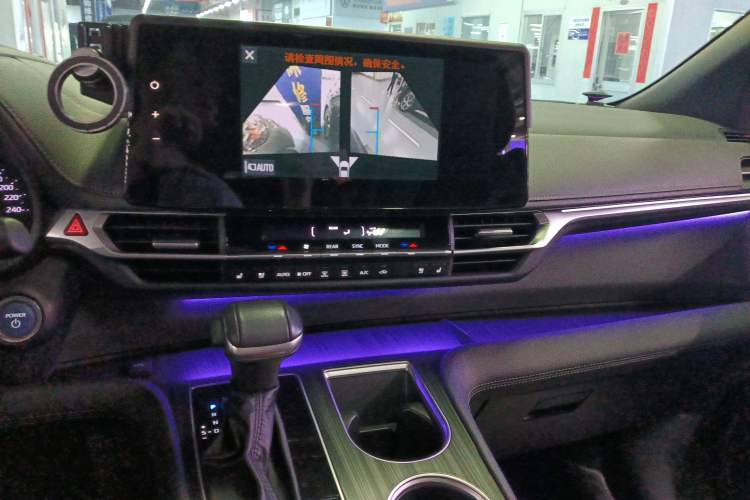 Used Toyota SIENNA 2023 2.5L Hybrid Deluxe Edition
