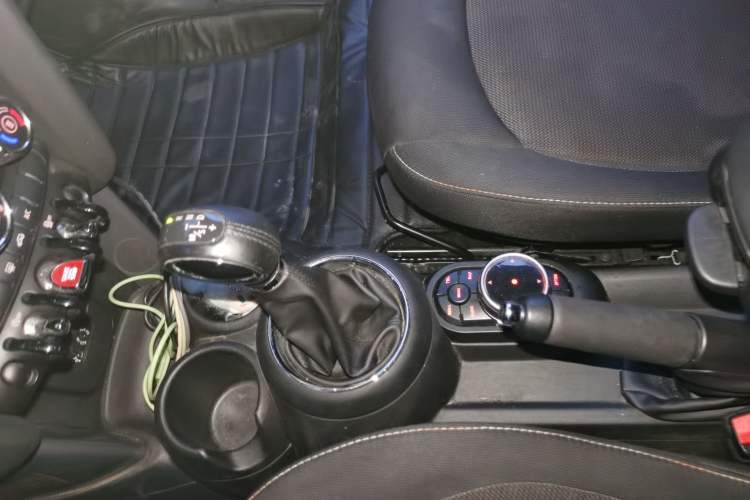 Used MINI 2016 1.2T ONE Pioneer Edition Gear Lever