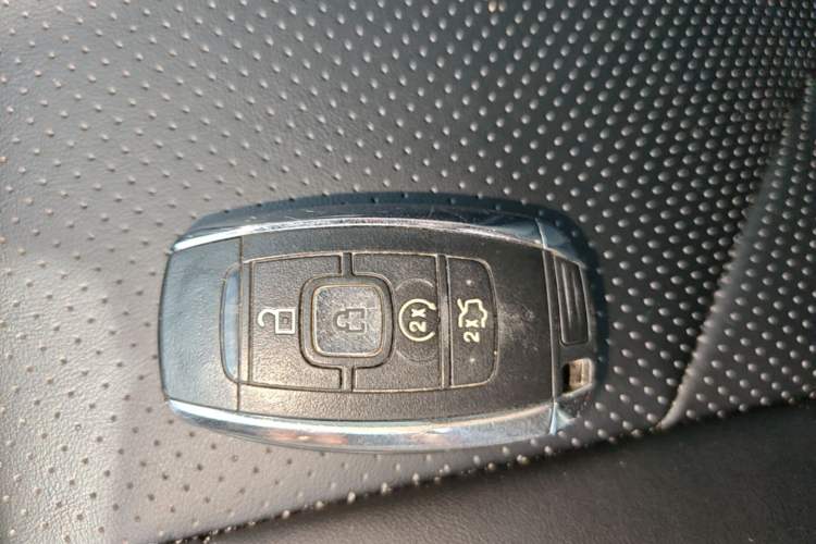 Used Lincoln MKC 2017 2.0T Two-Wheel-Drive Luxury Edition Vehicle Key