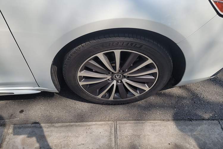 Used Acura TLX-L 2018 2.4L Deluxe Edition Right Front Wheel Hub