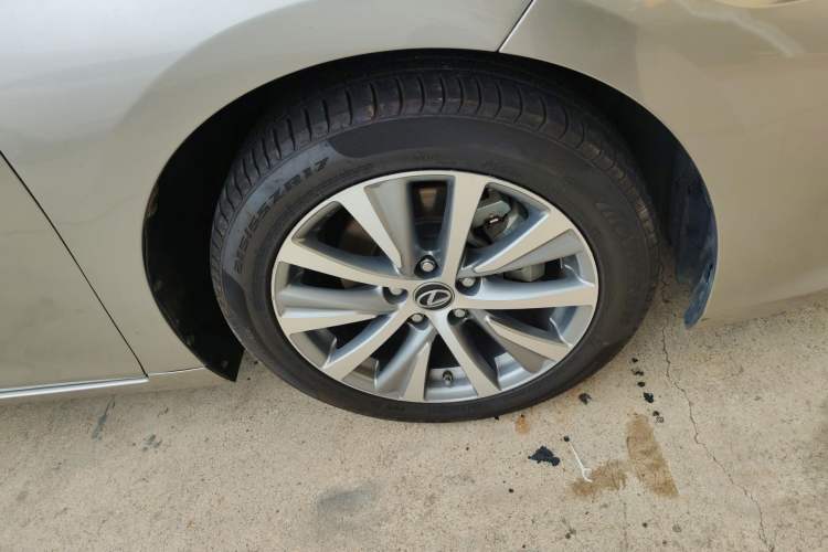 Used Lexus ES 2020 300h Premier Edition