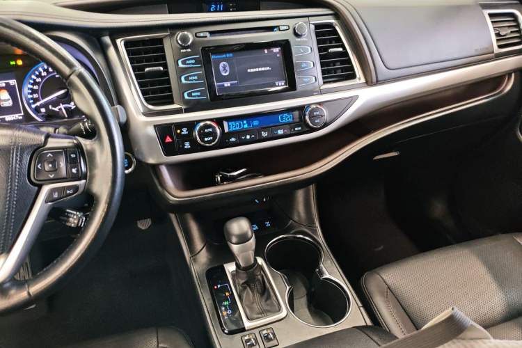 Used Toyota Highlander 2018 2.0T Four-Wheel Drive Luxury Edition 7 Seats China V Emission Standard
