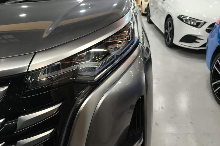 Used Denza D9 2022 DM-i 970 Four-Wheel Drive Flagship Model
