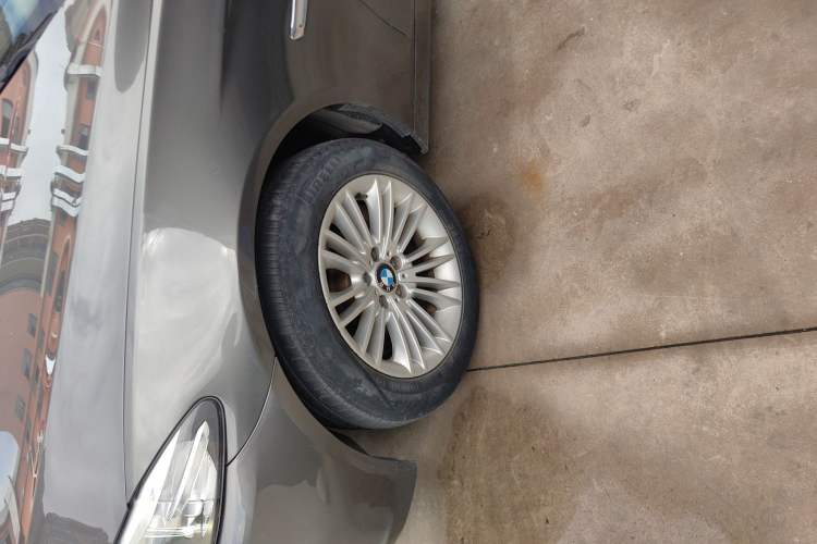 Used BMW 5 Series 2014 525Li Leading Model
