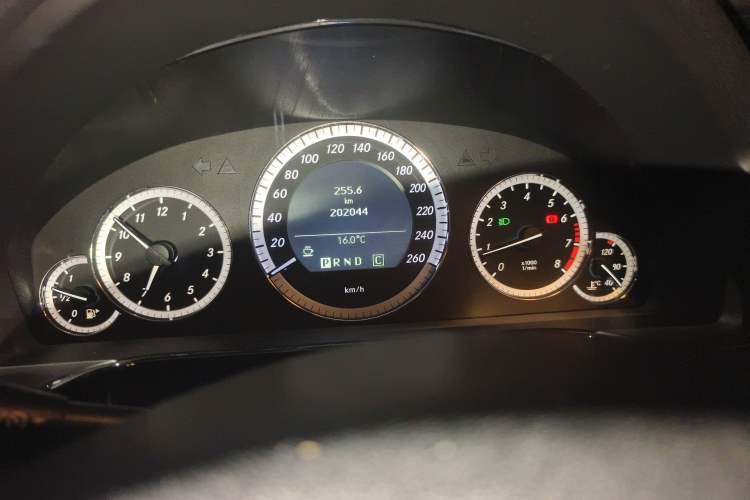 Used Mercedes-Benz E-Class 2010 E 260 CGI Fashion Model Odometer Close Up